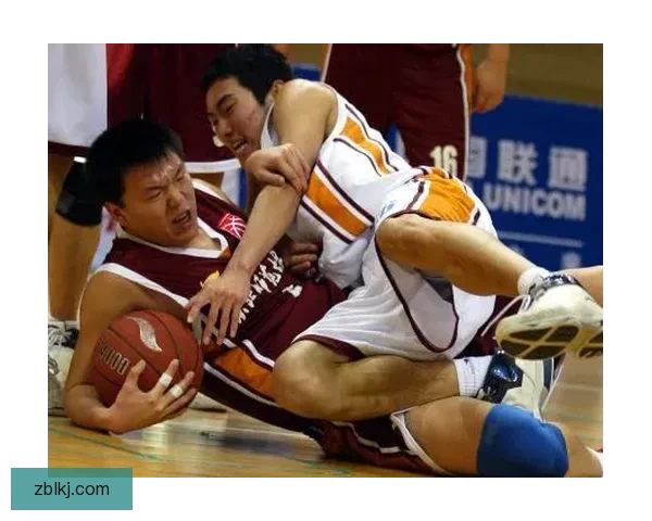 中国东北成年体育生在镜头前独自亮相展现力量与自信的成长之路